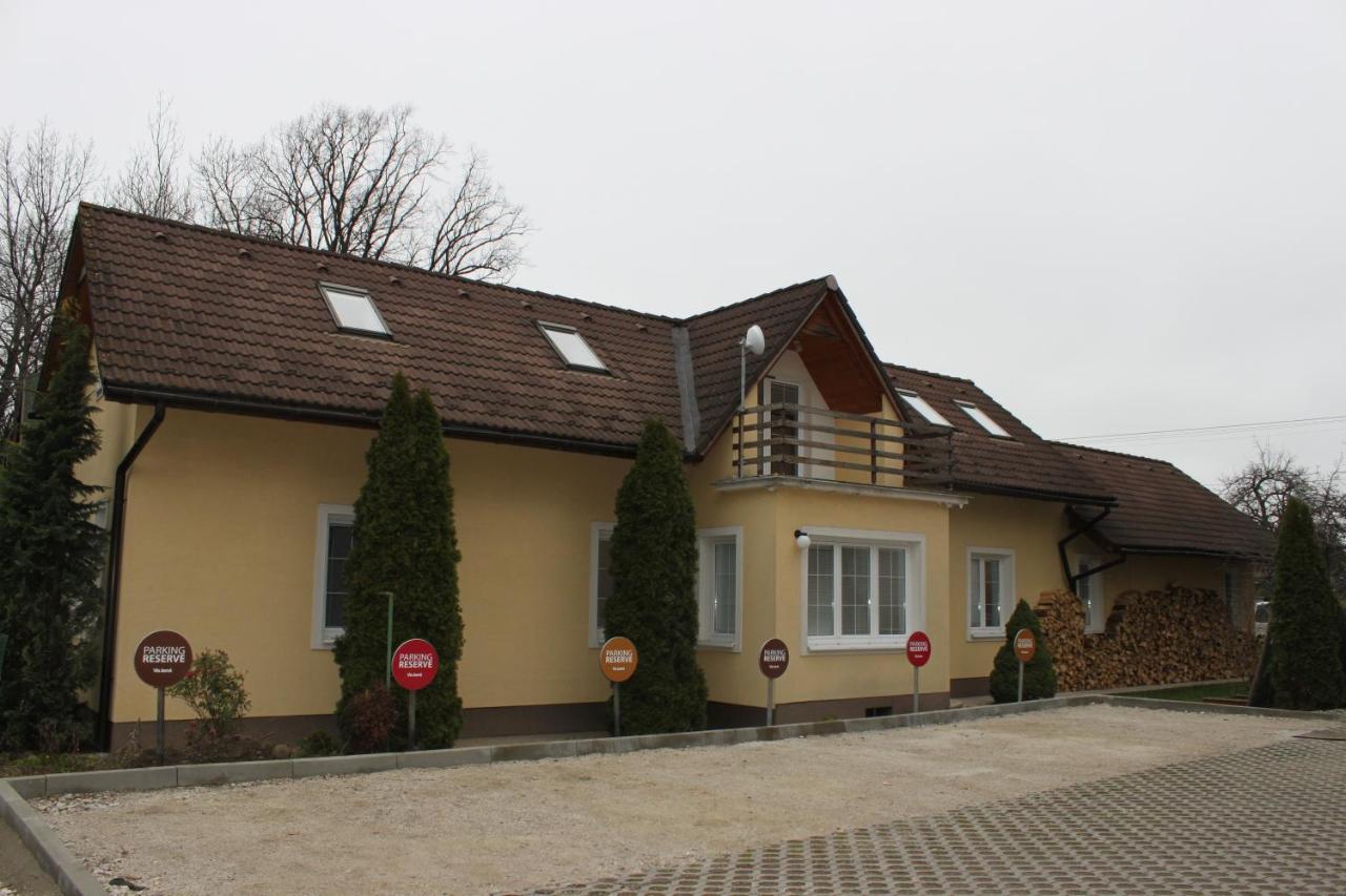הוילה Liptovský Mikuláš Dom Via Jasna Demaenova מראה חיצוני תמונה